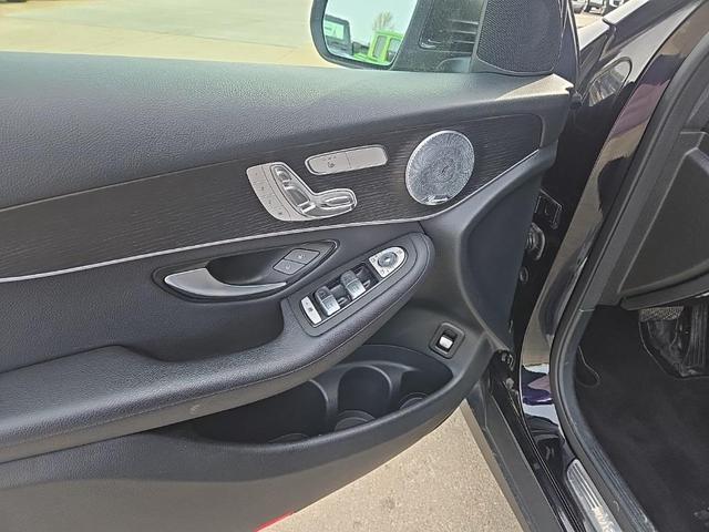 Photo of 2021 Black Mercedes-Benz GLC 300