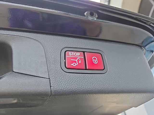 Photo of 2021 Black Mercedes-Benz GLC 300