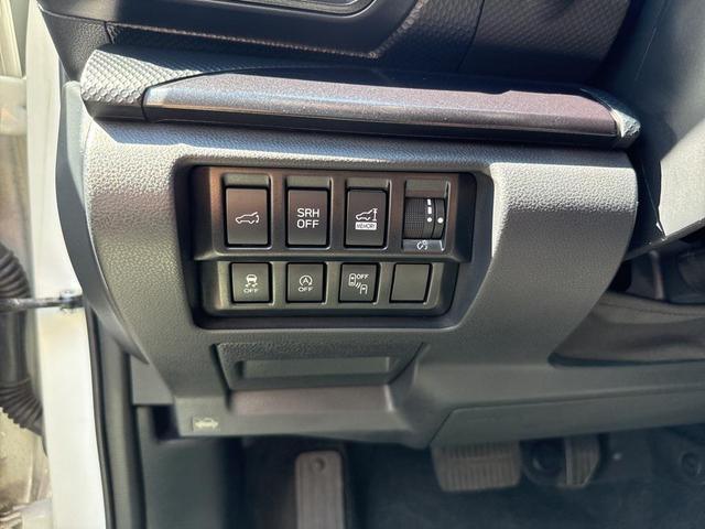 Photo of 2024 Crystal White Pearl Subaru Forester