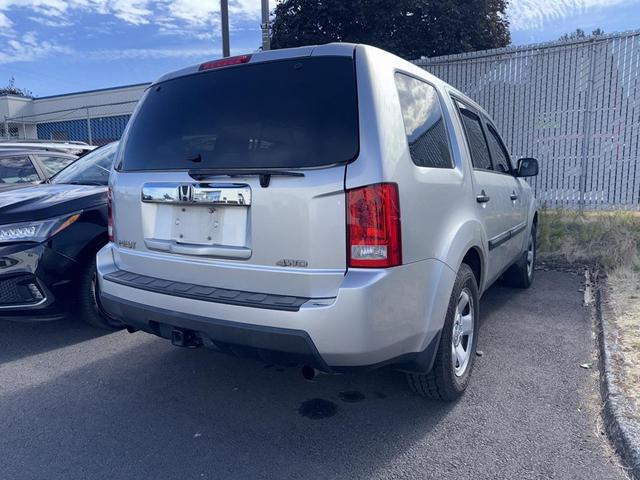 Photo of 2011 Alabaster Silver Metallic Honda Pilot