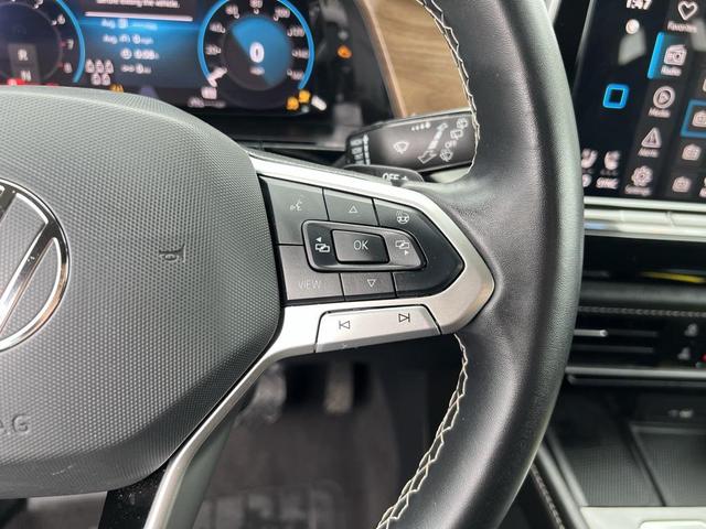 Photo of 2024 Deep Black Pearl Volkswagen Atlas