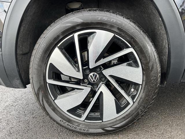 Photo of 2024 Deep Black Pearl Volkswagen Atlas