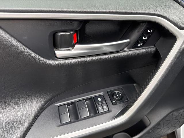 Photo of 2022 Silver Sky Metallic/Midnight Black Metallic Toyota RAV4 Hybrid
