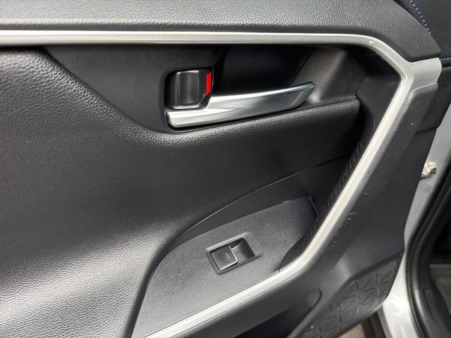 Photo of 2022 Silver Sky Metallic/Midnight Black Metallic Toyota RAV4 Hybrid