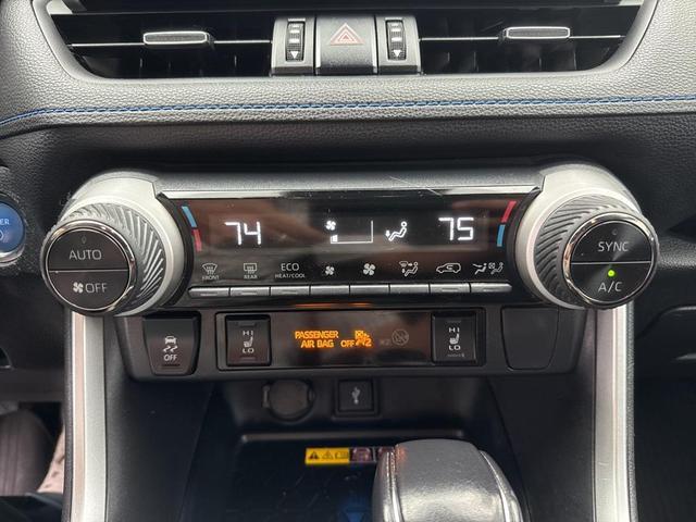 Photo of 2022 Silver Sky Metallic/Midnight Black Metallic Toyota RAV4 Hybrid
