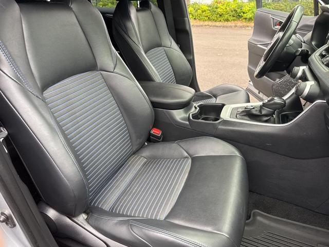 Photo of 2022 Silver Sky Metallic/Midnight Black Metallic Toyota RAV4 Hybrid