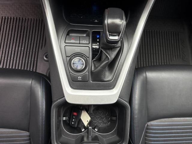 Photo of 2022 Silver Sky Metallic/Midnight Black Metallic Toyota RAV4 Hybrid