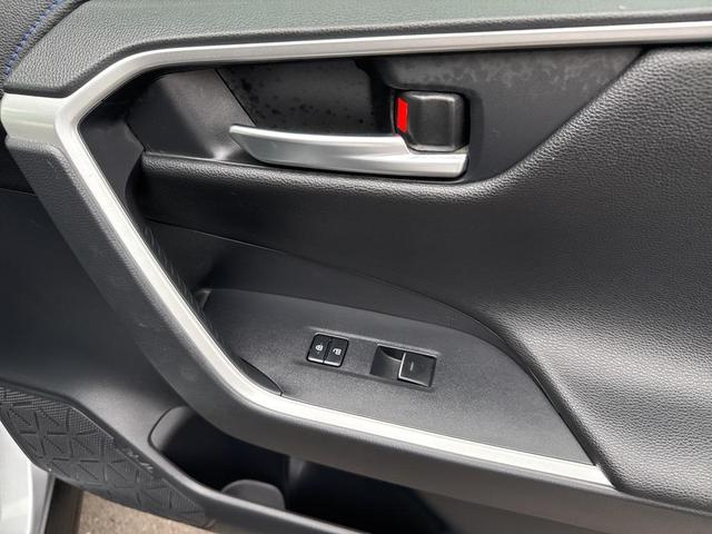 Photo of 2022 Silver Sky Metallic/Midnight Black Metallic Toyota RAV4 Hybrid