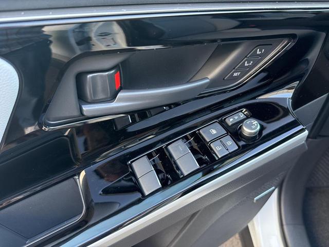Photo of 2025 Cosmic White Pearl Subaru Solterra