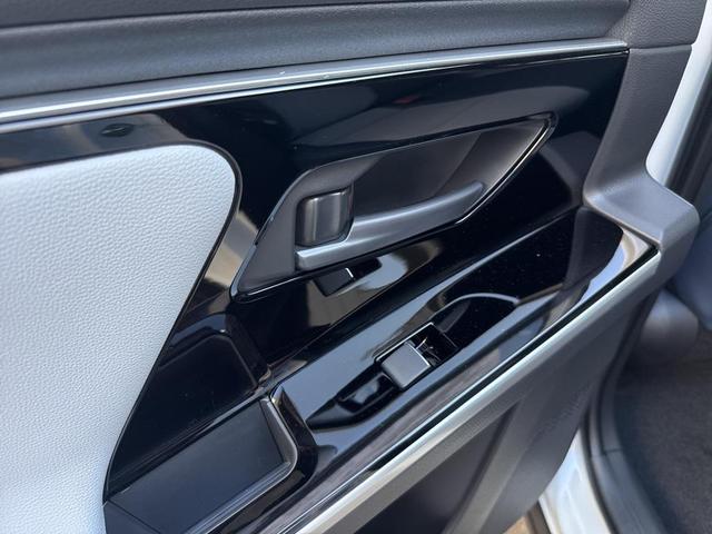 Photo of 2025 Cosmic White Pearl Subaru Solterra