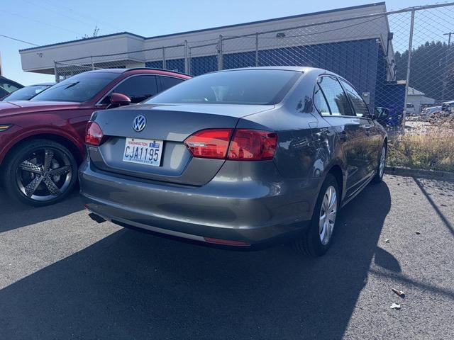 Photo of 2013 Platinum Gray Metallic Volkswagen Jetta