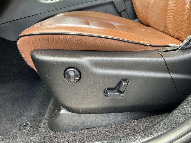 Photo of 2019 Diamond Black Crystal Pearlcoat Jeep Grand Cherokee