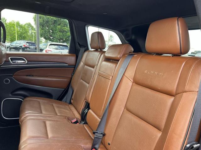 Photo of 2019 Diamond Black Crystal Pearlcoat Jeep Grand Cherokee