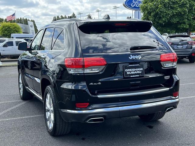 Photo of 2019 Diamond Black Crystal Pearlcoat Jeep Grand Cherokee