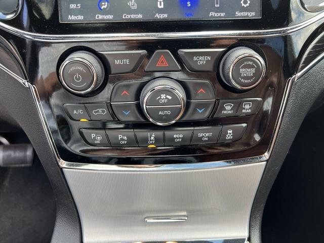 Photo of 2019 Diamond Black Crystal Pearlcoat Jeep Grand Cherokee