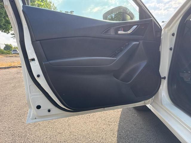 Photo of 2015 Snowflake White Pearl Mica Mazda Mazda3
