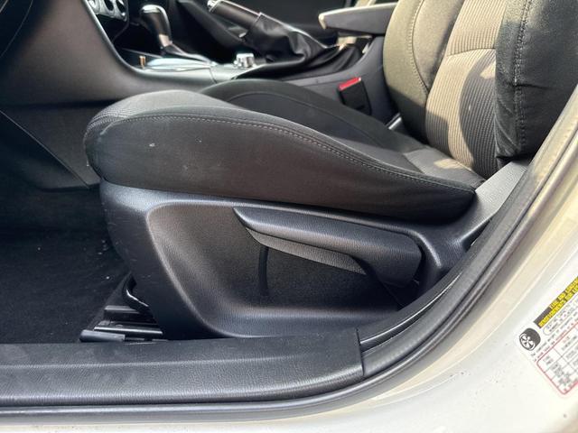 Photo of 2015 Snowflake White Pearl Mica Mazda Mazda3