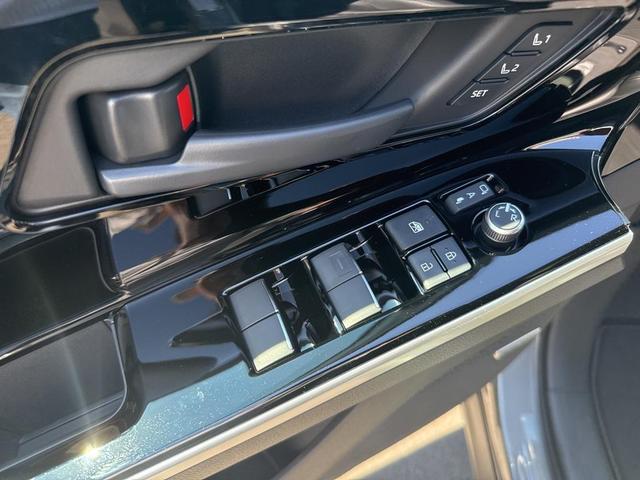 Photo of 2025 Smoked Carbon Subaru Solterra