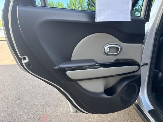 Photo of 2015 Bright Silver Kia Soul