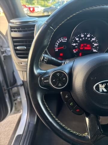 Photo of 2015 Bright Silver Kia Soul