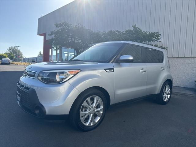 Photo of 2015 Bright Silver Kia Soul