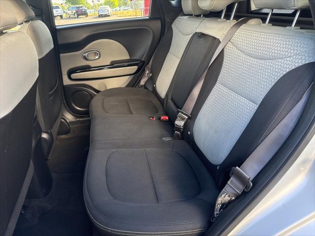 Photo of 2015 Bright Silver Kia Soul
