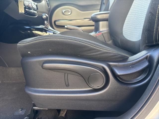 Photo of 2015 Bright Silver Kia Soul