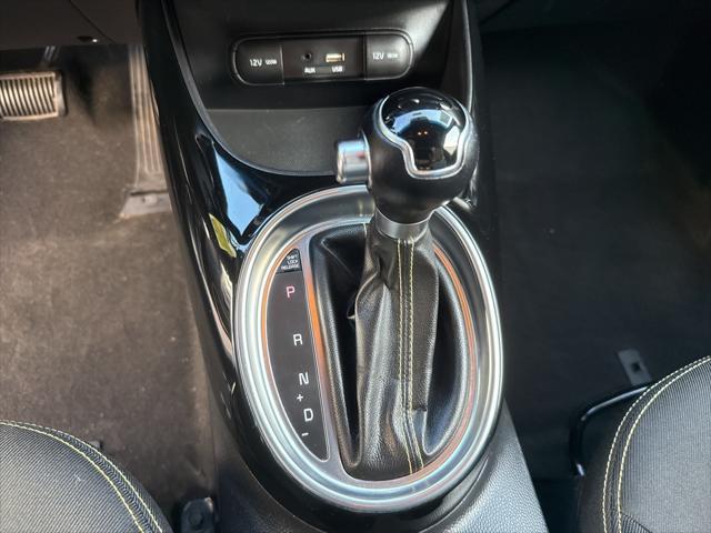 Photo of 2015 Bright Silver Kia Soul