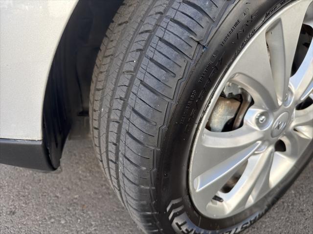 Photo of 2015 Bright Silver Kia Soul
