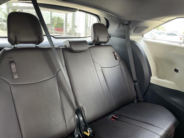 Photo of 2023 Pearl Toyota Sienna