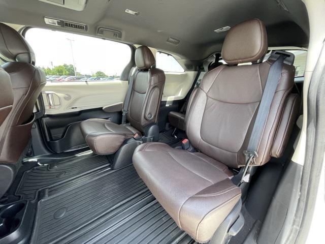 Photo of 2023 Pearl Toyota Sienna