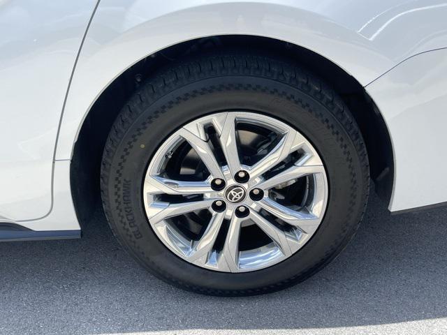 Photo of 2023 Pearl Toyota Sienna