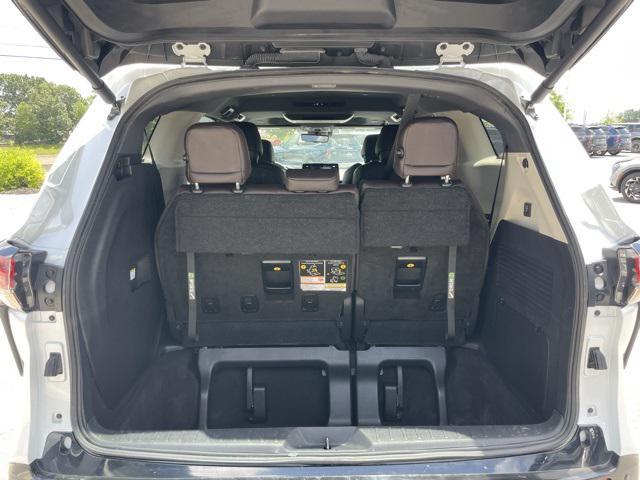Photo of 2023 Pearl Toyota Sienna