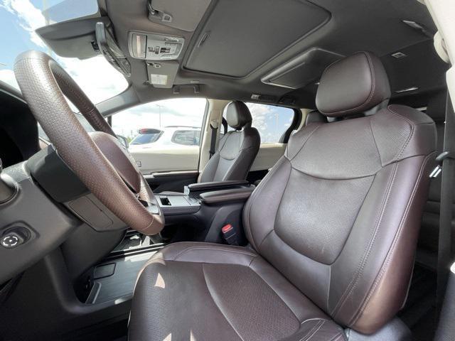 Photo of 2023 Pearl Toyota Sienna