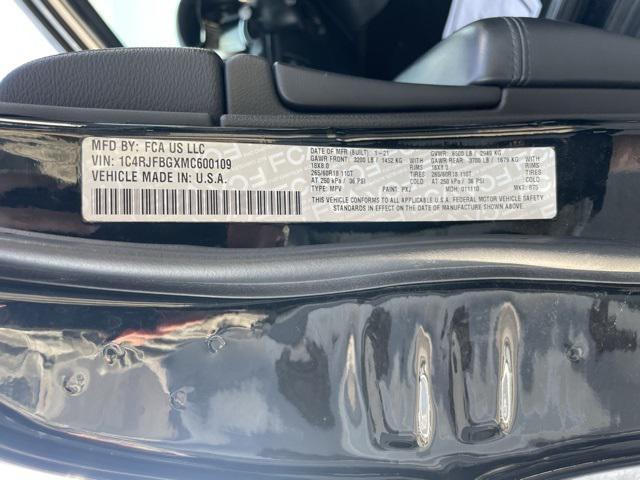 Photo of 2021 Diamond Black Crystal Pearlcoat Jeep Grand Cherokee
