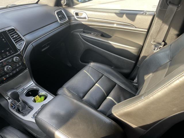 Photo of 2021 Diamond Black Crystal Pearlcoat Jeep Grand Cherokee