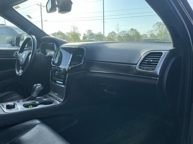 Photo of 2021 Diamond Black Crystal Pearlcoat Jeep Grand Cherokee