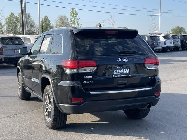 Photo of 2021 Diamond Black Crystal Pearlcoat Jeep Grand Cherokee