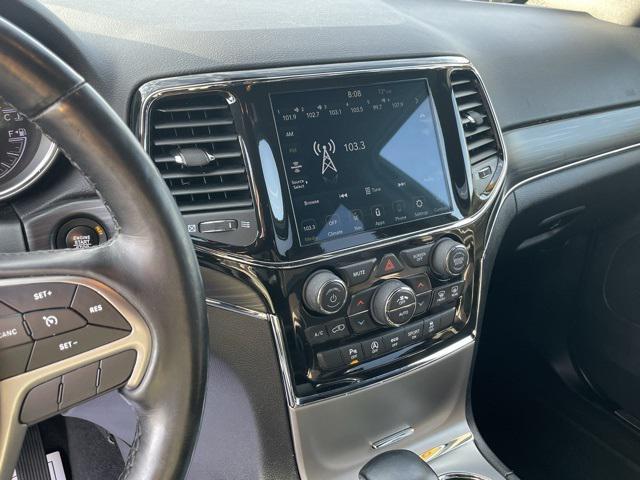 Photo of 2021 Diamond Black Crystal Pearlcoat Jeep Grand Cherokee