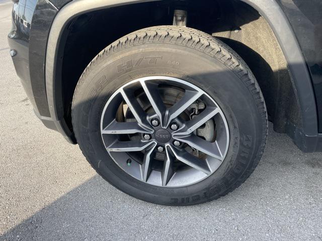 Photo of 2021 Diamond Black Crystal Pearlcoat Jeep Grand Cherokee