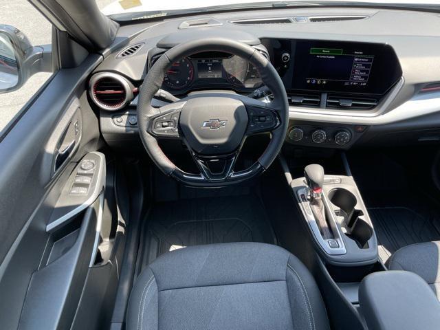 Photo of 2025 Summit White Chevrolet Trax