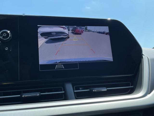 Photo of 2025 Summit White Chevrolet Trax