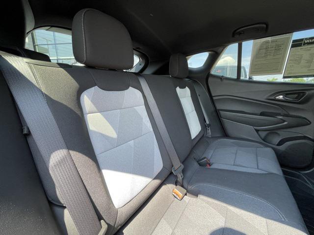 Photo of 2025 Summit White Chevrolet Trax