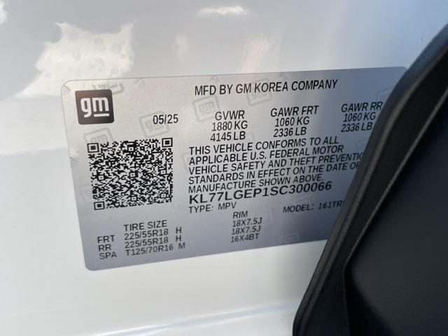 Photo of 2025 Summit White Chevrolet Trax