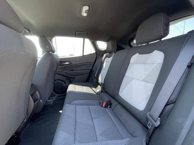 Photo of 2025 Summit White Chevrolet Trax