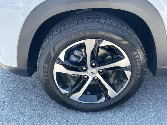 Photo of 2025 Summit White Chevrolet Trax