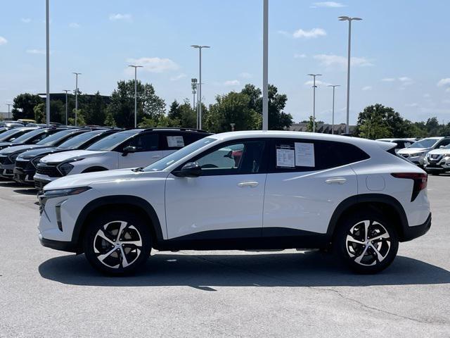 Photo of 2025 Summit White Chevrolet Trax