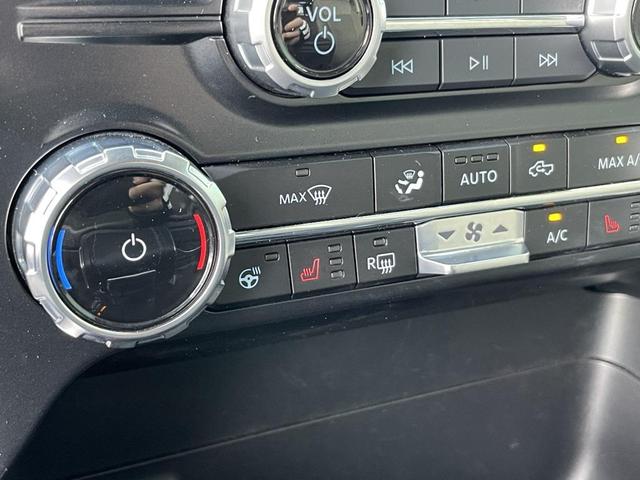 Photo of 2023 AGATE BLACK METALLIC Ford F-150 Lightning