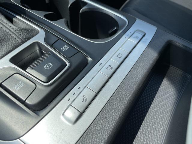 Photo of 2024 Aurora Black Pearl Kia Carnival