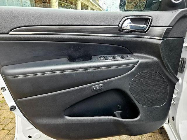 Photo of 2021 Bright White Clearcoat Jeep Grand Cherokee